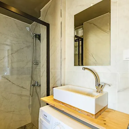 Chic Flat W Terrace 5 Min To Red Church In Fatih