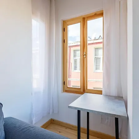 Chic Flat W Terrace 5 Min To Red Church In Fatih Estambul