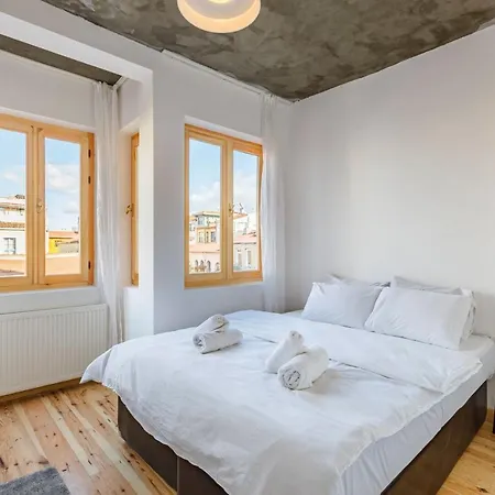 Chic Flat W Terrace 5 Min To Red Church In Fatih
